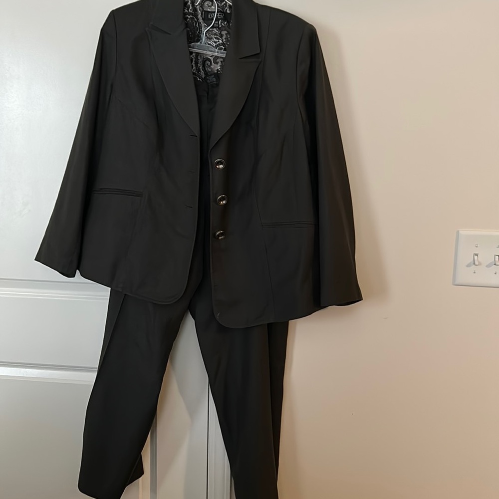 Women’s Plus Size 16W Kasper 2 pc Lined Suit